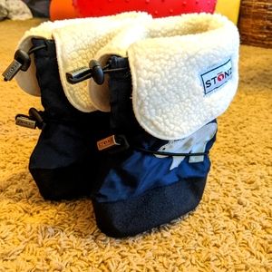 STONZ infant booties